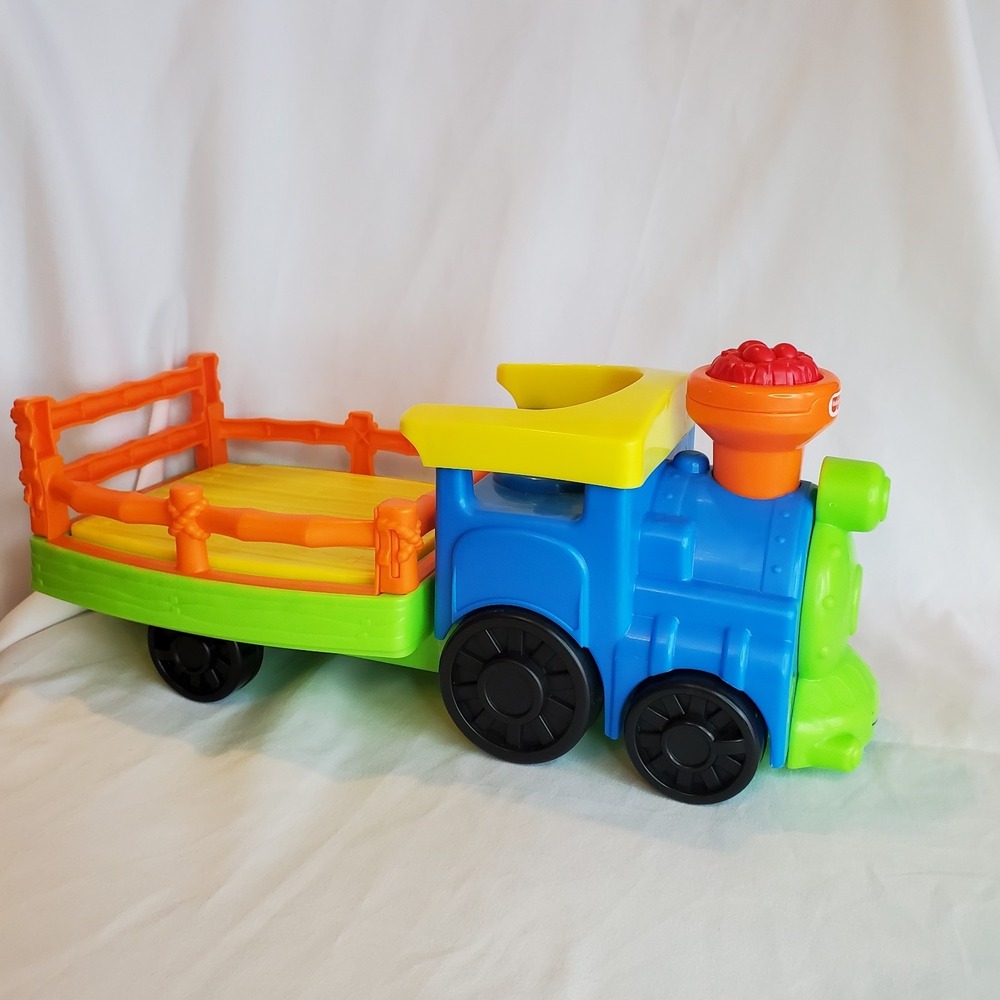 2014‎ Fisher-Price Little People Choo-Choo Zoo Train with Sound  & 2 Figures